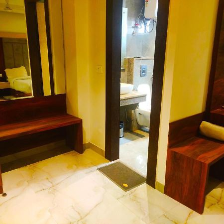 Hotel The Nilsa New Delhi Bagian luar foto