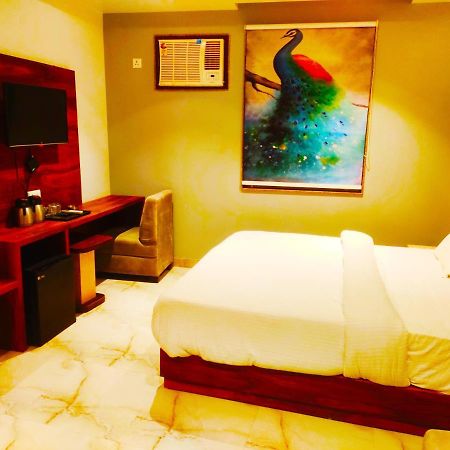 Hotel The Nilsa New Delhi Bagian luar foto