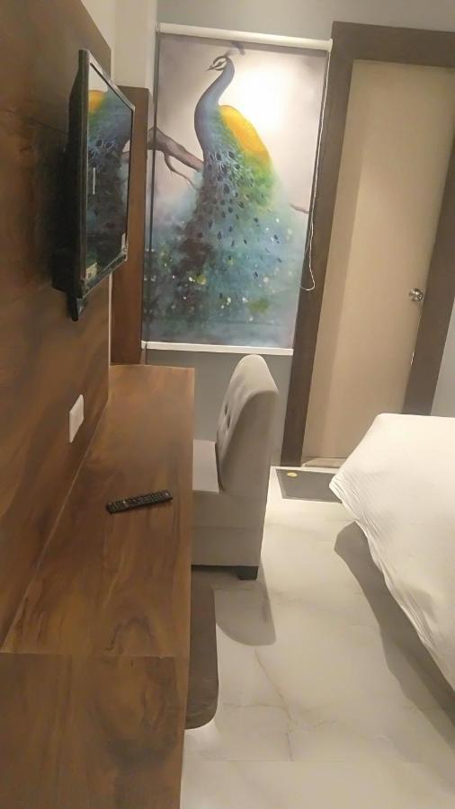 Hotel The Nilsa New Delhi Bagian luar foto