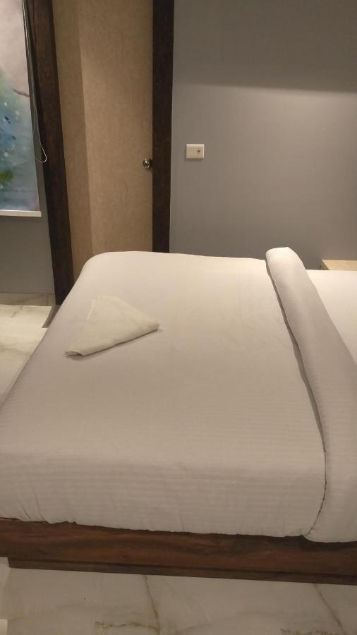 Hotel The Nilsa New Delhi Bagian luar foto