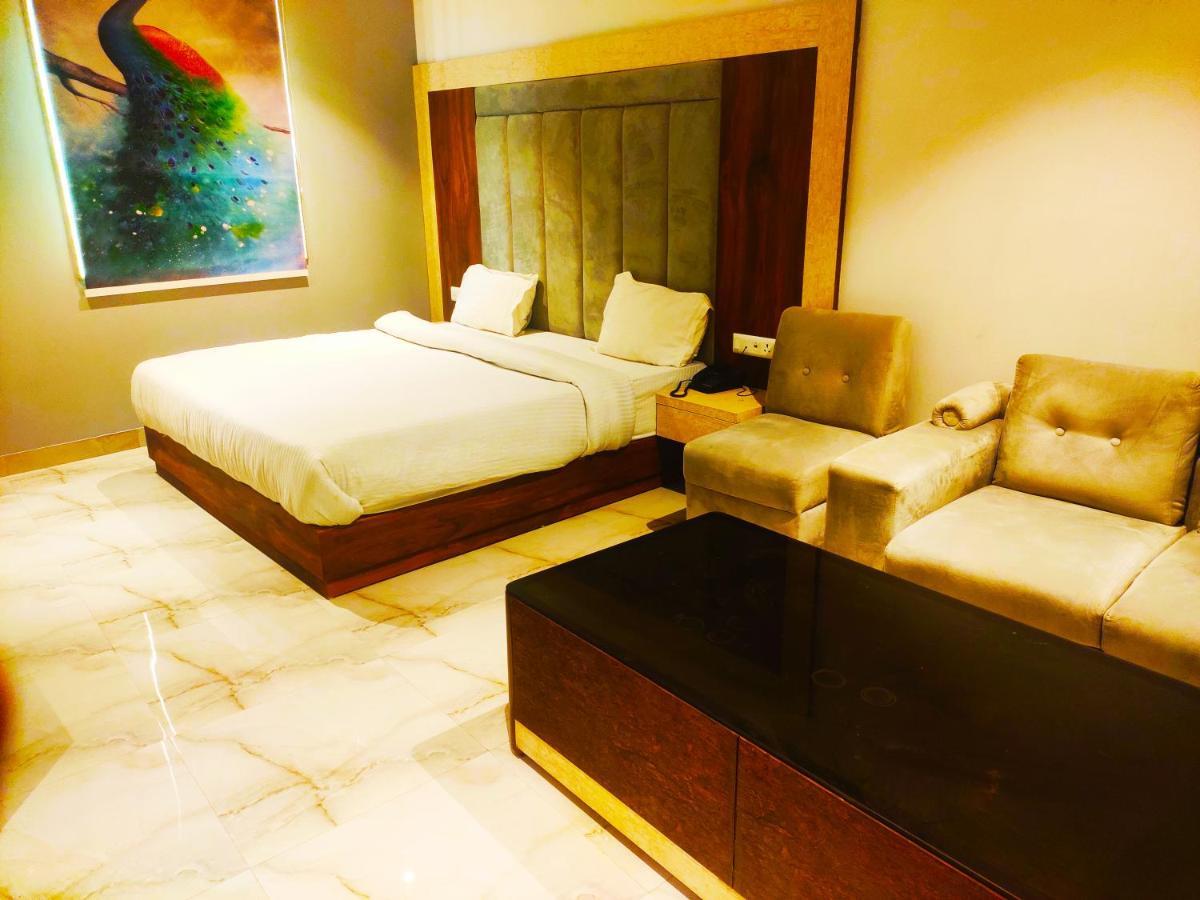 Hotel The Nilsa New Delhi Bagian luar foto
