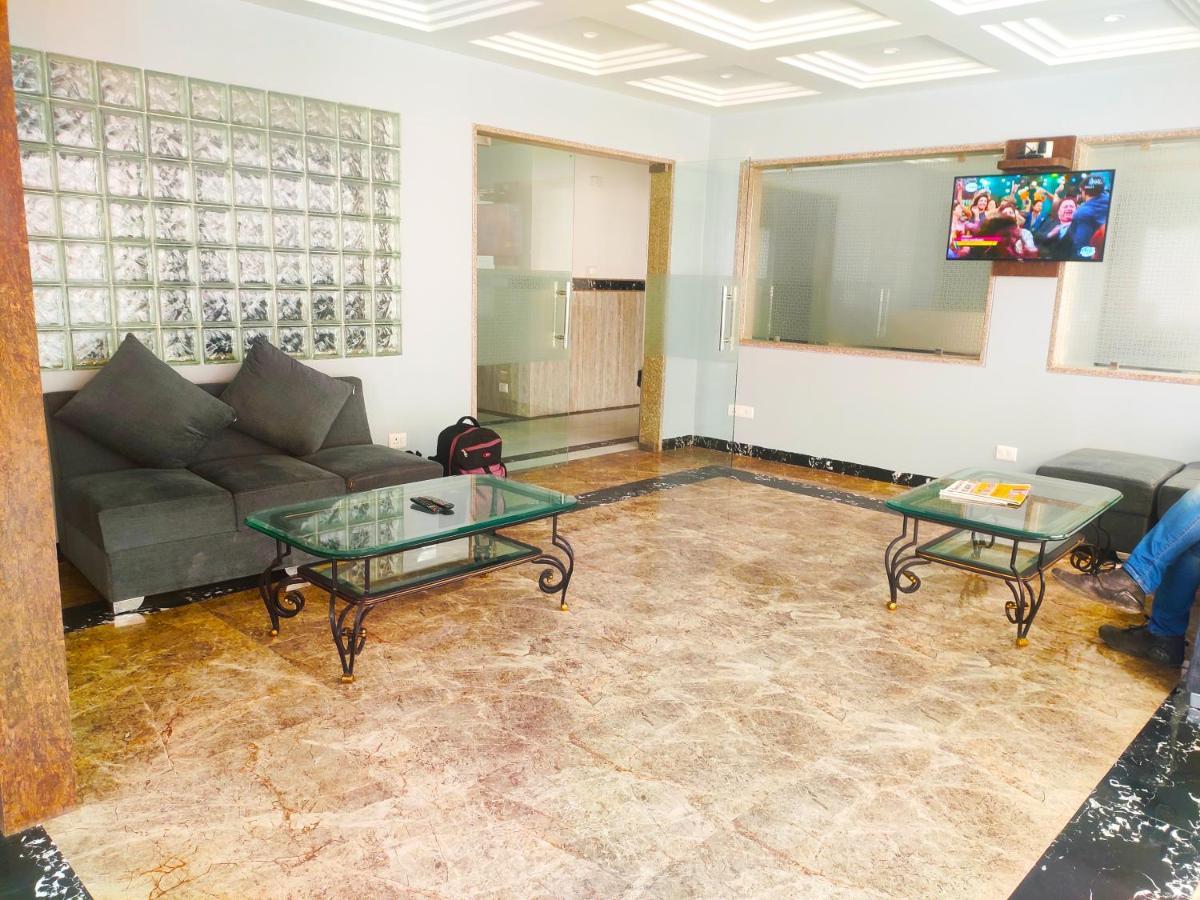 Hotel The Nilsa New Delhi Bagian luar foto