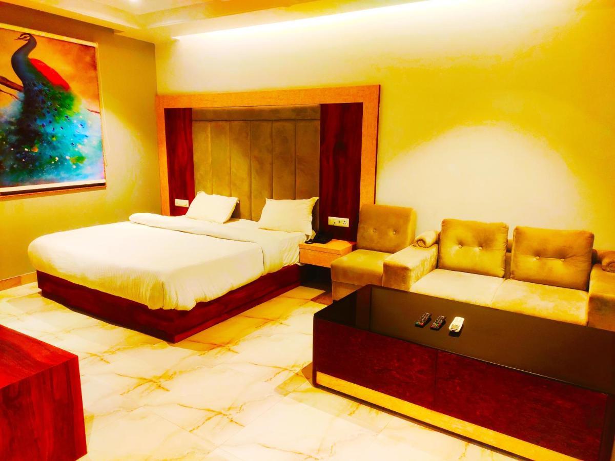 Hotel The Nilsa New Delhi Bagian luar foto